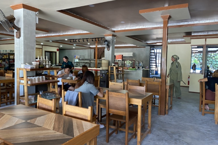 エルニドに向かう道中で立ち寄るレストラン